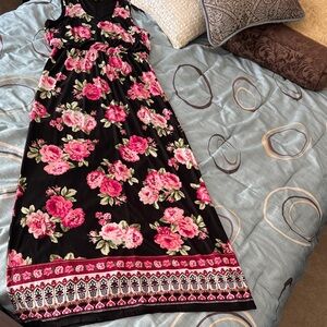 Maxi Sleeveless Dress with Pink Floral Pattern on Black